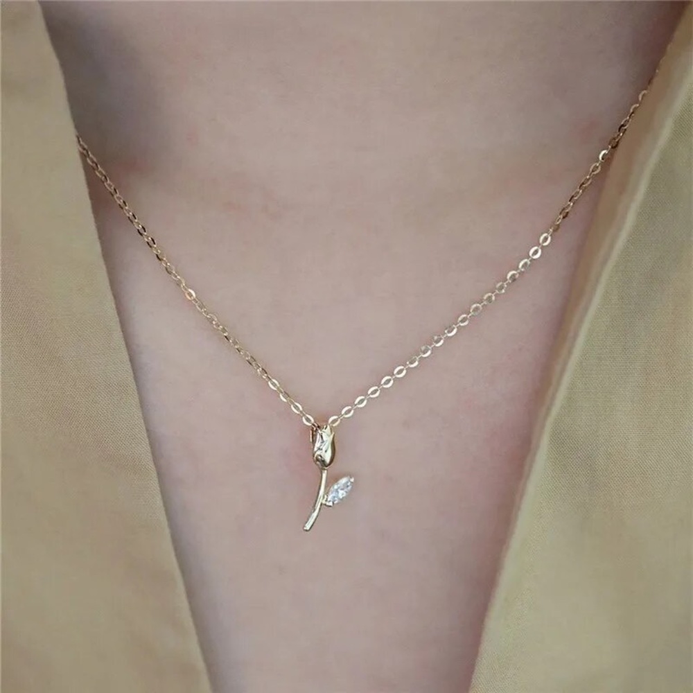 💎NEW 14k Gold Plated Diamond Rose Necklace